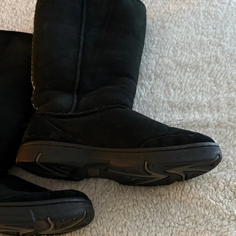 UGGS - Picture 7 of 10